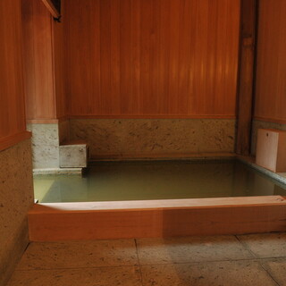 敷地に隣接した新鮮な源泉100％の温泉