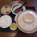 太田屋 - 名古屋コーチン味噌煮込みだけは、蓋ありの土鍋で出てきます。