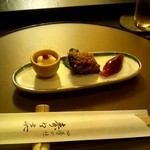 四季の味  寿々喜 - 先付け3品
巨峰の白和え
煮た秋刀魚
茗荷の酢漬け
