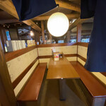 韓家 サランバン - こういう個室風テーブル席がいくつもあります。