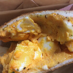 わ楽 - 半割りタマゴの下  バジルの風味がいいです