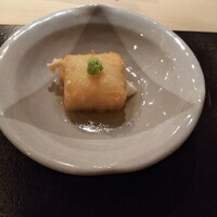 ぎんざ 一二岐 - 揚げ胡麻豆腐。要するに揚げ出し豆腐の胡麻豆腐バージョン。