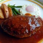 ハンバーグ(税込770円)、単品値段