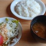 とんかつキッチンむらかみ - ご飯、味噌汁単品追加。サラダはサービスです。