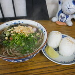 めん処 上根 - 山菜そば大盛&塩むすび¥850