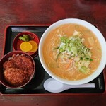 やなぎ亭 - 料理写真:ミソラーメン定食 880円