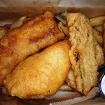 さかづき Brewing - フィッシュ&チップスとフライドピクルスBOX 1,200円