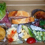 さかづき Brewing - シェフおまかせオードブル盛り合わせBOX 1,200円