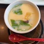 ぎふ初寿司 北方分店 - 上ランチに付いている茶碗蒸しは、蒸し立てで、タコ、イカ、蒲鉾、椎茸、海老、ギンナンなどの具がたくさん。