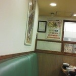 Matsuya - 201209 松屋　お店に向かって左側はテーブル席.jpg