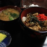 ニュー笠岳 - 牛丼800円