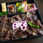 米沢牛炭火焼肉 上杉 - 米沢牛肩ロースやき肉弁当(1800円)