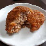 米沢牛炭火焼肉 上杉 - 米沢牛メンチカツ(300円)