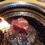 焼肉きんぐ - 花咲上ロースの「焼肉ポリス」の焼き方指南開始