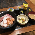 創作鉄板 ダイニング わぃわぃ - 海鮮丼定食700円（税込）