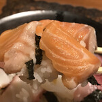 創作鉄板 ダイニング わぃわぃ - サーモン、にゅ～～ん！