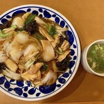 珍来 - 料理写真:「五目焼きそば」@800＋「大盛り」@150(税別)　玉子スープ付き