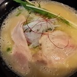 ダイナsoul 六甲道店 - 地鶏中濃白湯ラーメン