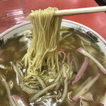 東来軒 - 麺のアップ