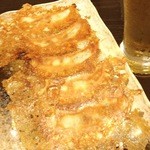 天王酒家 - 自家製焼き餃子  玉子と春雨が入ってとってもフワフワ感があり、人気のメニューです。380円
