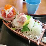 万栄食堂 - 刺し身の舟盛り