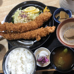 お魚処 うおとも - おすすめ大きなエビフライ3080円+定食350円