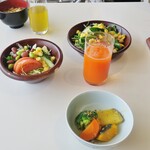健康レストラン AURA - 野菜ジュース.サラダ