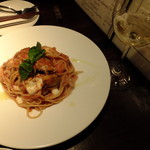 Wine Bar base - (≧∪≦✿)豚バラ・ナス・モッツァレラのトマトソースパスタ：1100円＆白ワインは美味しすぎ♫('12.10月より)