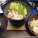 Tsurumaki sou - 肉じゃが、鶏団子鍋、サラダ