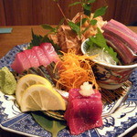 刺身盛り合わせ（めじ鮪・サンマ・馬肉・つぶ貝・〆鯖）