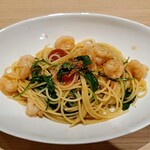 Trattoria Matrimonio - 海老、フレッシュトマト、ルッコラのアーリオオーリオ