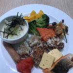 Beltempo - 朝食ビュッフェ２７００円。だし巻き卵、とろろなど。こちらの甘くないだし巻き卵は、私の好みに合っています（╹◡╹）