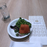 ベルテンポ - 朝食ビュッフェ２７００円。レタスなどの葉物野菜、ブロッコリー、スモークサーモン。サーモン復活が一番嬉しいです（╹◡╹）。多少脂っこい気もしますが、とても美味しかったです（╹◡╹）