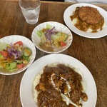 さふらん - 2021年5月。チキンカレーとハンバーグフライカレー。