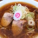 肉煮干し中華そば さいころ 中野本店 - チャーシュー2枚なるとネギ細メンマ