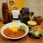 SPICY CURRY 魯珈 - 限定カレー激辛！ビーフトマトカレー~T・B・C~ ＋ぷちサラダ＋濃厚マンゴーラッシー
