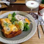 カフェテラス四季 - ツナトーストセット。ハーフがちょうど好い。