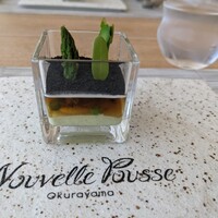 ヌーベルプース大倉山 - 函館産アスパラのムースコンソメジュレ新芽のイメージ