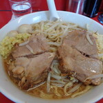 ラーメン二郎 - 西台にしては小ぶりな豚