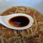 ラーメン二郎 - 赤酢投入