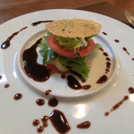 レストラン　エスカリエ - 料理写真:トマトとホタテのガレット、バルサミコソース