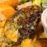 ワインカフェ イル ソフリット - 外側、ぱりっぱり！アサリのカレークリームソースウマ！