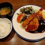 Garden - 洋食の人気者が3種類も勢揃い♪もちもちの但馬産コシヒカリのライスとみそスープ付き、コラボランチA990円