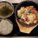 韓豚屋 - 石焼チーズダッカルビ定食