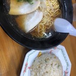 Dai hachi - 半チャーハンと醬油ラーメン