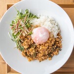散发青紫苏和茗荷香气的日式Gapao Rice盖饭