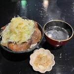 焼肉丼専門店 モ～モ～ - ねぎ塩上タン丼　ご飯大盛