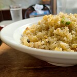 まつや食堂 - 横から。