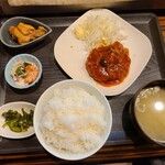 Onigiriya Kokoro - 煮込みハンバーグ(600円)です。