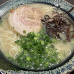 Maguroyasankyuumaru - ラーメンランチ（とんこつとミニ鮪丼）（税込 1,200円）評価＝○:とんこつラーメンです。濃厚で美味しい！